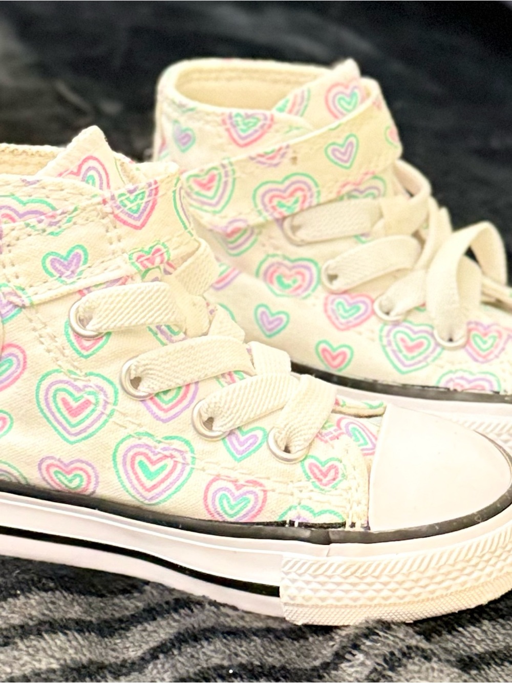 Converse Kids Chuck Taylor All Star Hearts Easy-On High Top Sneakers